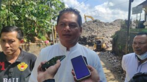 Kepala Dinas Lingkungan Hidup, H Deni Diyana Saat Diwawancara Wartawan, Jumat (20/05/2022) 