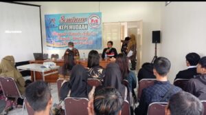 Komunitas Rencanakan Berkeluarga (KRB) bekerjasama dengan LSM Peduli Jaringan Tenaga Rakyat (PJTR) menggelar kegiatan Seminar Kepemudaan, Di Aula Dinas Kesehatan, Kamis (14/07/2022)