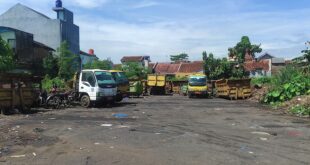Bangkai Kontainer dan Armada Pengangkut Sampah Di Dinas Lingkungan Hidup Kota Tasikmalaya