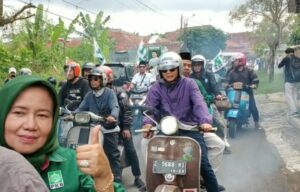 Para Bacaleg DPC PKB Kota Tasikmalaya Konvoi Menggunakan Vespa menuju Kantor KPU, Sabtu (13/05/2023) 