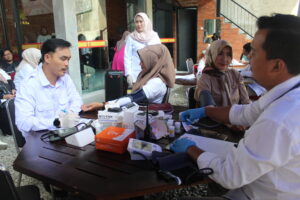 Pemeriksaan Kesehatan Gratis yang dilakukan oleh DPC Partai Gerindra Kota Tasikmalaya, Dengan Tim Kesehatan DPP, minggu (11/06/2023)