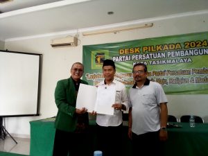 Usai Mengembalikan Formulir Ke DPC Partai Demokrat, Azis Rismaya Mauhpud Langsung menuju Sekretariat DPC PPP Kota Tasikmalaya, kamis (18/04/2024)