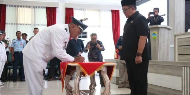 Pasangan Balon Kepala Daerah Yanto-Amiin saat menyampaikan Gagasan Di Uji Publik, yang diadakan IKA FISIP Unsil, sabtu (07/09/2024)