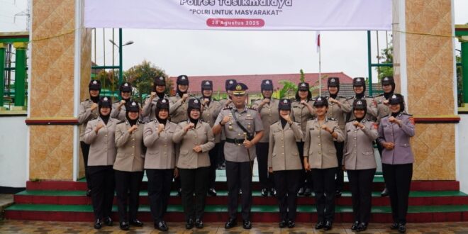 Wujud Pengabdian Polwan: Polres Tasikmalaya Ziarah dan Tabur Bunga di TMP KH. Zaenal Musthafa