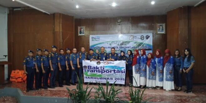 Kemenhub Serahkan E-Pas dan Life Jacket untuk Operator Perahu Wisata di Situ Gede