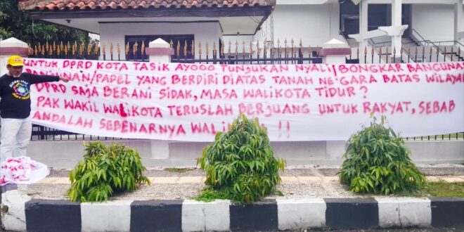 DPRD Saja Berani Sidak, Aksi Spanduk Kritik Sentil Wali Kota Tasikmalaya
