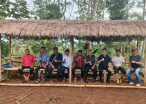 Kepala Bidang Pengelolaan Sampah Usai melakukan Sosialisasi di Salah satu Bank Sampah Di Kota Tasikmalaya. 